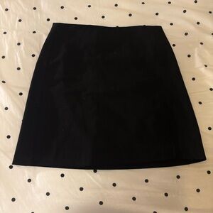 Aritzia Sunday Best Mid-Rise Black Skirt Size 2